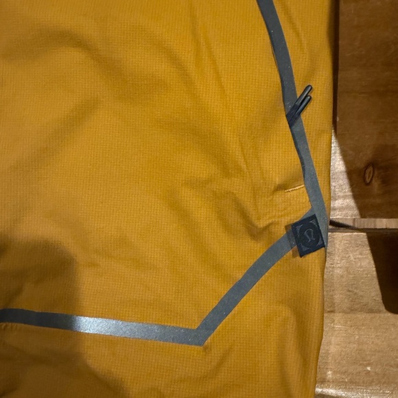 lululemon athletica Men's Golden Yellow Raincoat - Picture 6 of 8